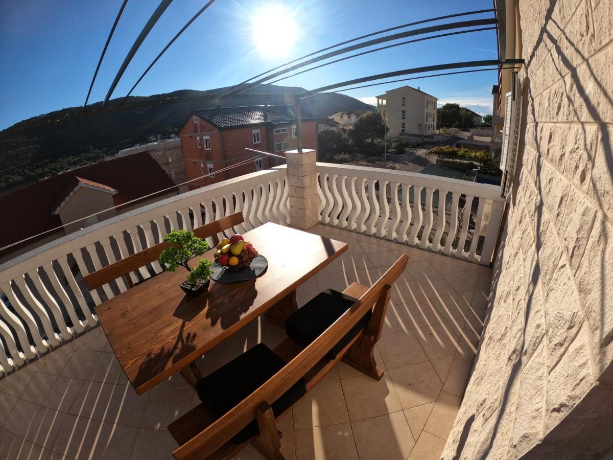 Apartments Cosic Grebastica Exterior photo