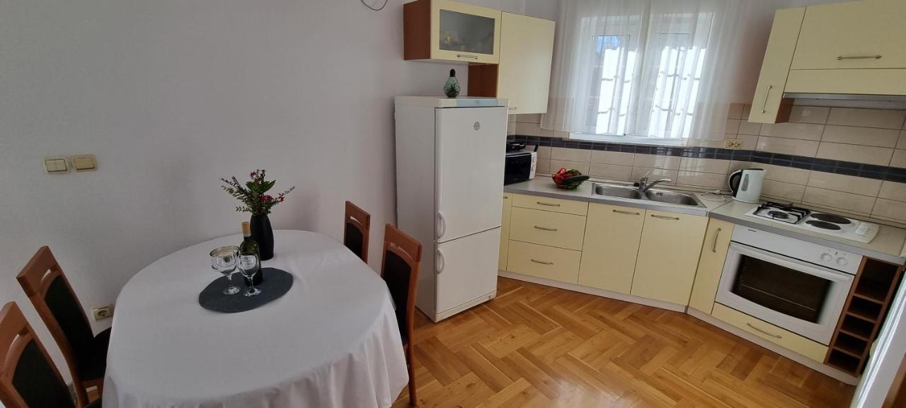 Apartments Cosic Grebastica Exterior photo